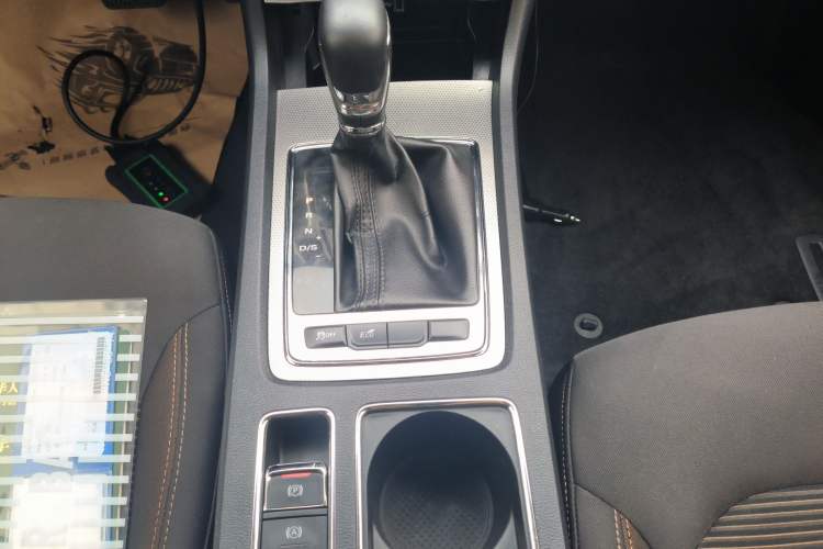 Used Roewe i6 2019 PLUS 1.6L CVT 4G Connected Luxury Deluxe Edition Gear Lever