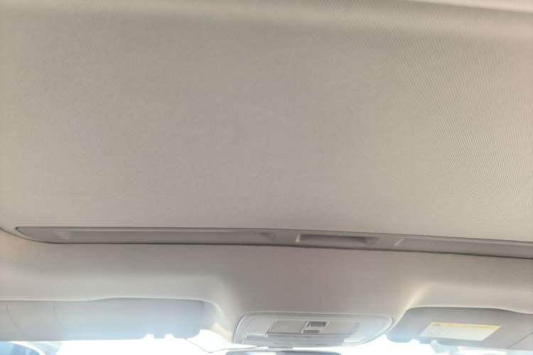 Used Roewe i6 2019 PLUS 20T TST 4G Connected Supreme Amazing Edition Headliner