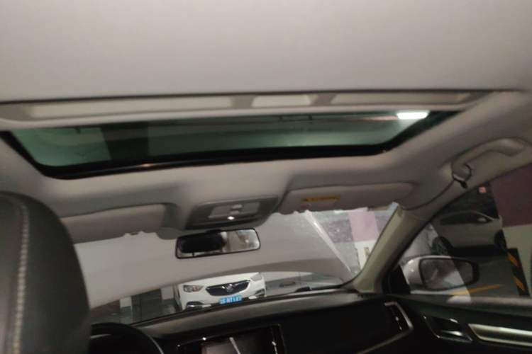 Used Roewe i6 2019 PLUS 20T TST 4G Connected Supreme Amazing Edition Headliner