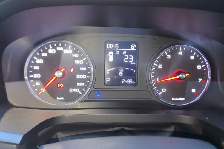 Used Roewe i6 2019 PLUS 1.6L CVT 4G Connected Flagship Deluxe Edition Instrument Cluster