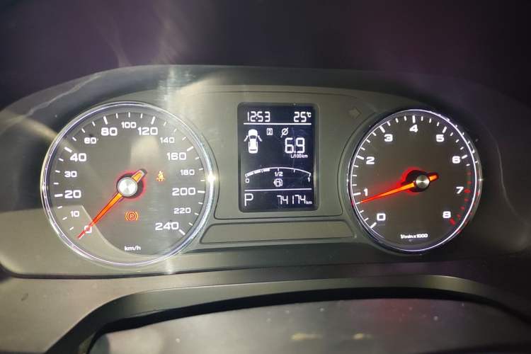 Used Roewe i6 2019 PLUS 20T TST 4G Connected Flagship Superb Edition Instrument Cluster
