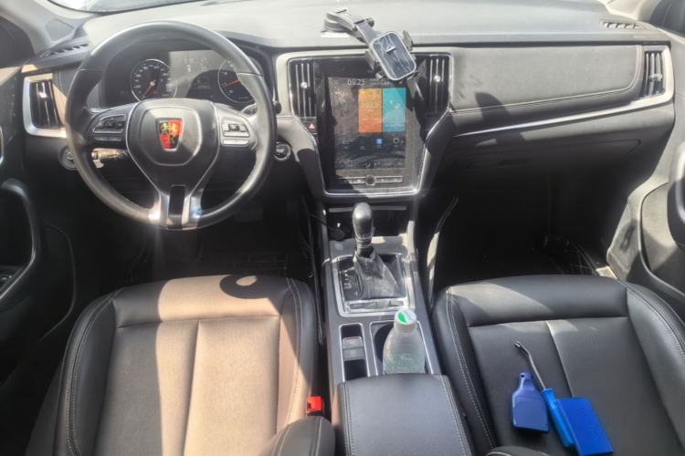 Used Roewe i6 2019 PLUS 20T TST 4G Connected Supreme Amazing Edition Interior 2
