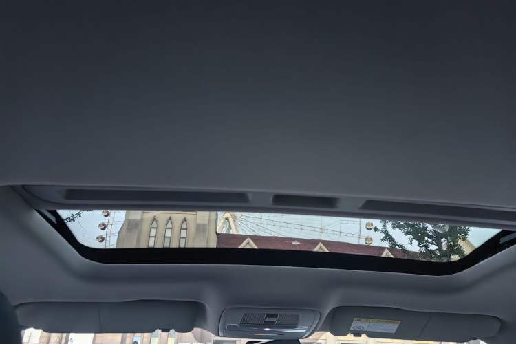 Used Roewe i6 2019 PLUS 1.6L CVT 4G Connected Flagship Deluxe Edition Interior 3