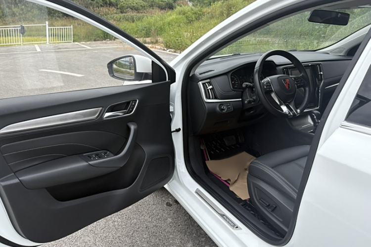 Used Roewe i6 2019 PLUS 20T TST 4G Connected Flagship Superb Edition Interior 4