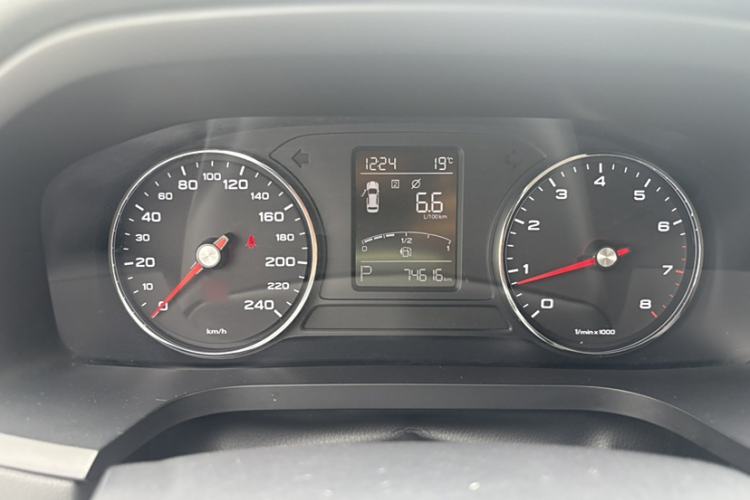 Used Roewe i6 2019 PLUS 20T TST 4G Connected Flagship Superb Edition Interior 5