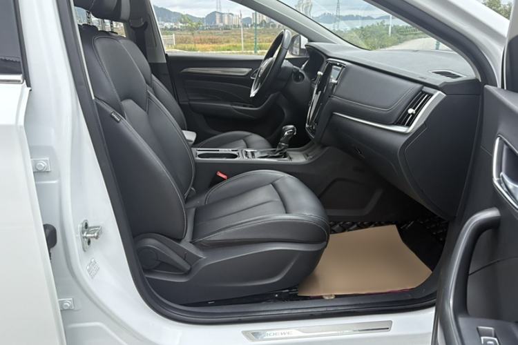 Used Roewe i6 2019 PLUS 20T TST 4G Connected Flagship Superb Edition Interior 6