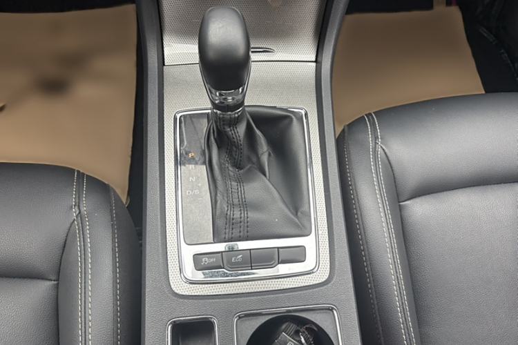 Used Roewe i6 2019 PLUS 20T TST 4G Connected Flagship Superb Edition Interior 7