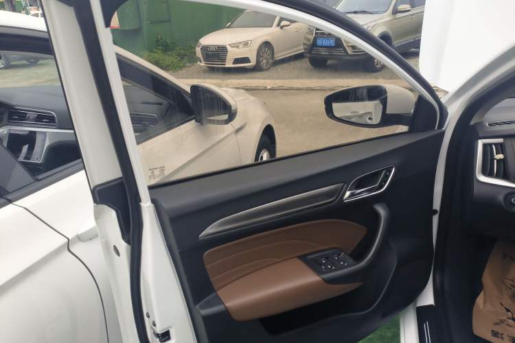 Used Roewe i6 2019 PLUS 1.6L CVT 4G Connected Luxury Deluxe Edition Interior 7