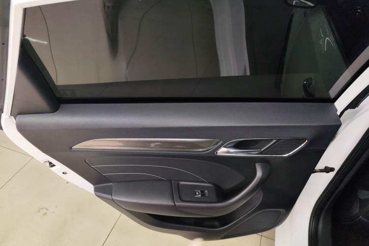 Used Roewe i6 2019 PLUS 1.6L CVT 4G Connected Flagship Deluxe Edition Interior 8