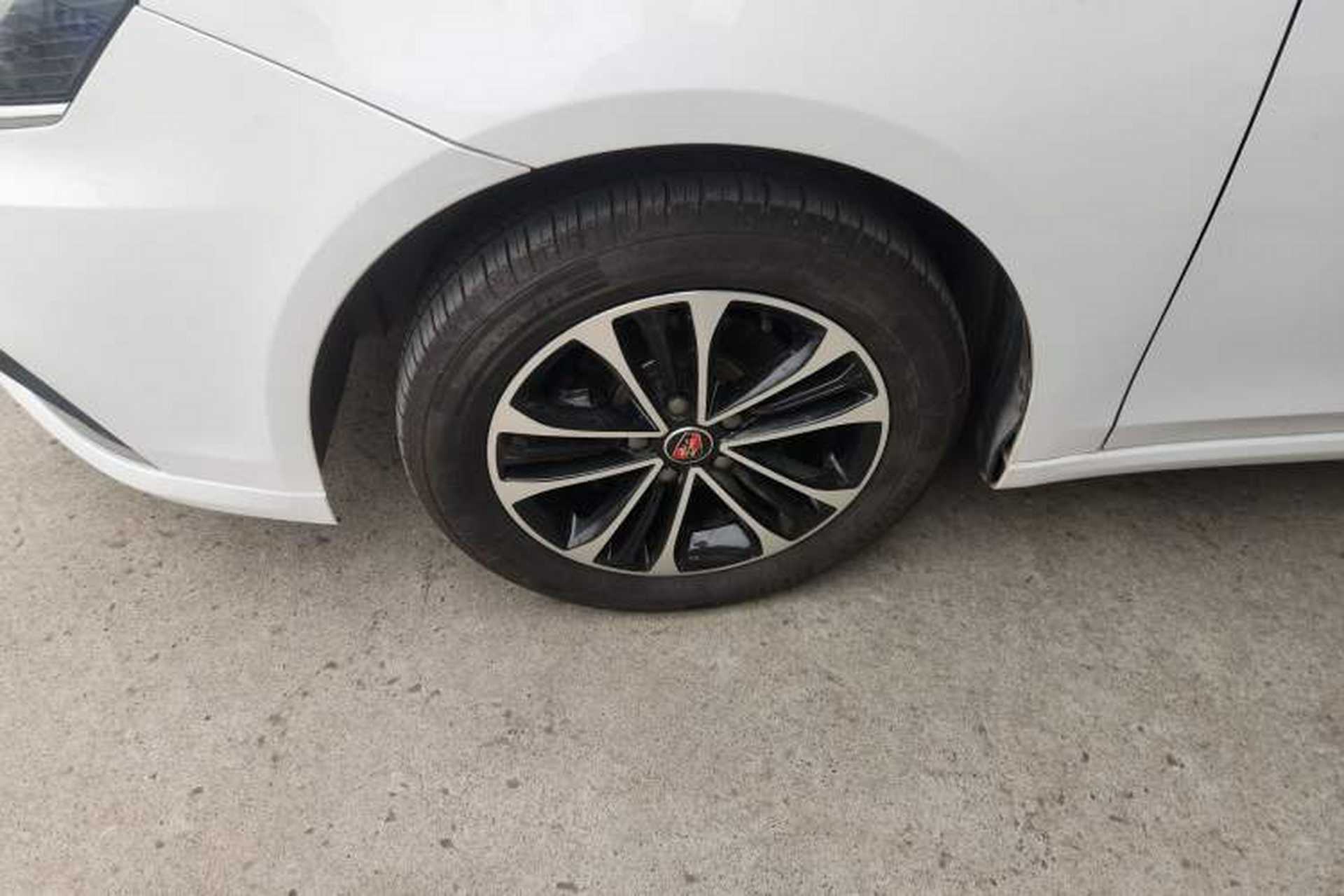 Used Roewe i6 2019 PLUS 1.6L Manual 4G Connected Deluxe Top-Tier Version Left Front Wheel Hub