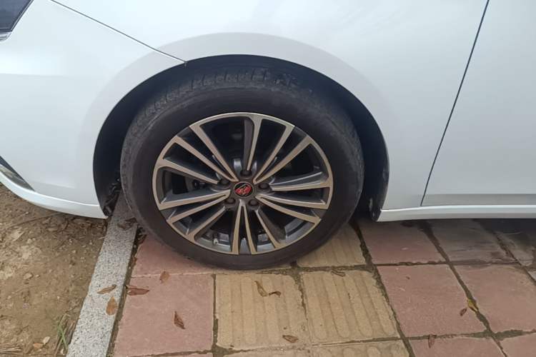 Used Roewe i6 2019 PLUS 1.6L CVT 4G Connected Flagship Deluxe Edition Left Front Wheel Hub