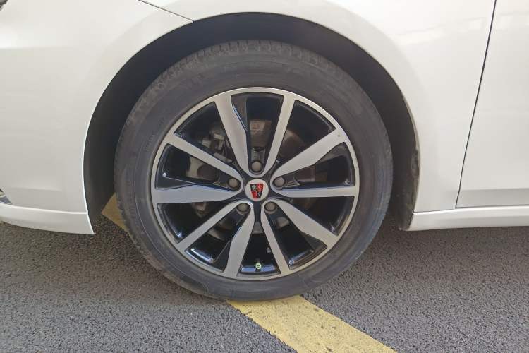 Used Roewe i6 2019 PLUS 20T TST 4G Connected Flagship Superb Edition Left Front Wheel Hub