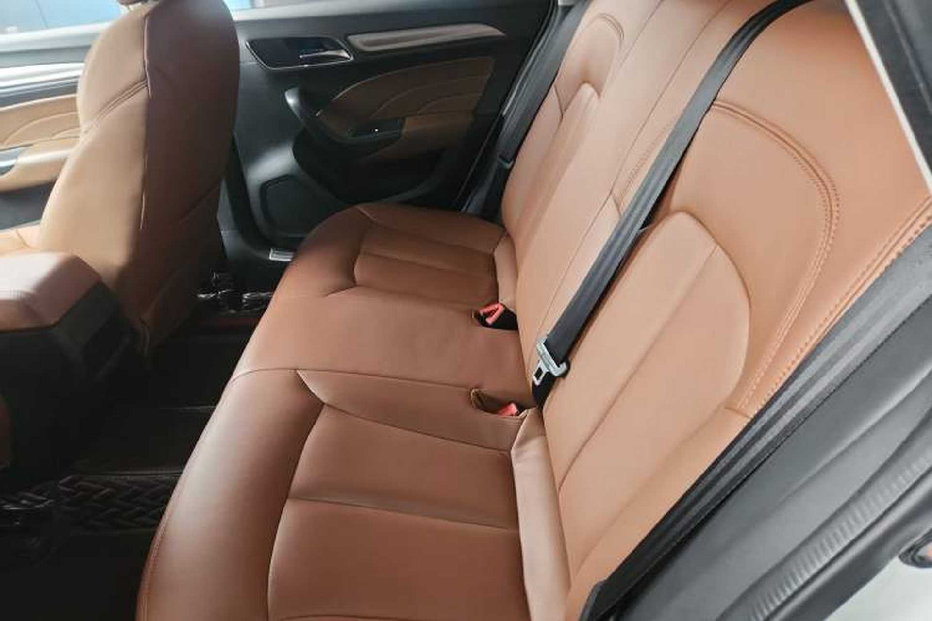 Used Roewe i6 2019 PLUS 1.6L Manual 4G Connected Deluxe Top-Tier Version Left Rear Seat