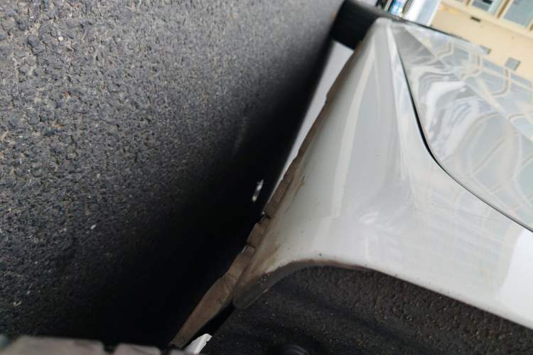 Used Roewe i6 2019 PLUS 20T TST 4G Connected Flagship Superb Edition Left Side Sill