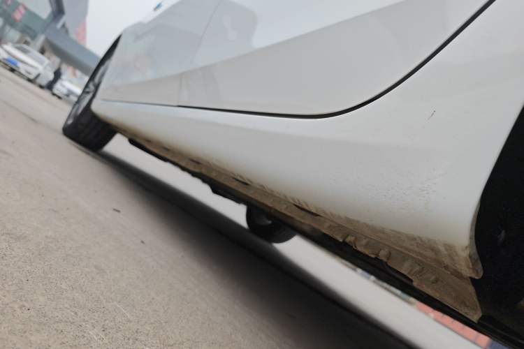 Used Roewe i6 2019 PLUS 20T TST 4G Connected Flagship Superb Edition Left Side Sill