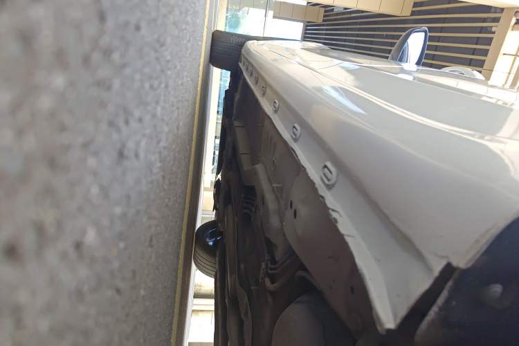 Used Roewe i6 2019 PLUS 20T TST 4G Connected Flagship Superb Edition Left Side Sill