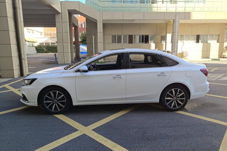 Used Roewe i6 2019 PLUS 20T TST 4G Connected Flagship Superb Edition Left Side