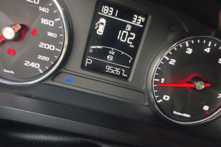 Used Roewe i6 2019 PLUS 1.6L CVT 4G Connected Luxury Deluxe Edition Odometer Close Up