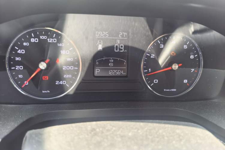 Used Roewe i6 2019 PLUS 20T TST 4G Connected Supreme Amazing Edition Odometer Close Up