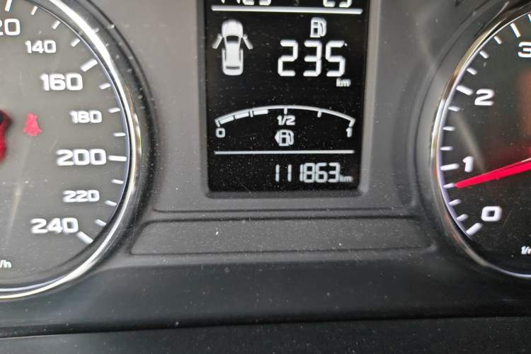 Used Roewe i6 2019 PLUS 1.6L Manual 4G Connect Flagship Deluxe Edition Odometer Close Up