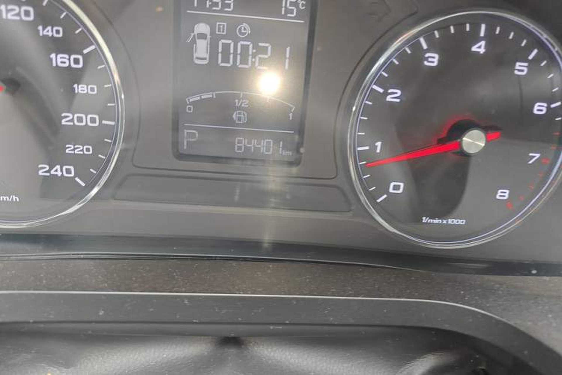 Used Roewe i6 2019 PLUS 1.6L CVT 4G Connected Luxury Deluxe Edition Odometer Close Up