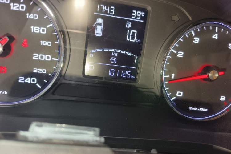 Used Roewe i6 2019 PLUS 1.6L CVT 4G Connected Flagship Deluxe Edition Odometer Close Up