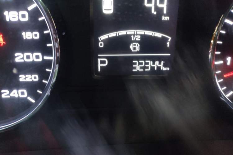 Used Roewe i6 2019 PLUS 1.6L CVT 4G Connected Flagship Deluxe Edition Odometer Close Up