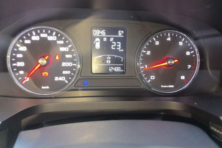 Used Roewe i6 2019 PLUS 1.6L CVT 4G Connected Flagship Deluxe Edition Odometer Close Up