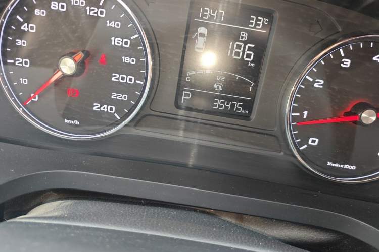 Used Roewe i6 2019 PLUS 1.6L CVT 4G Connected Flagship Deluxe Edition Odometer Close Up