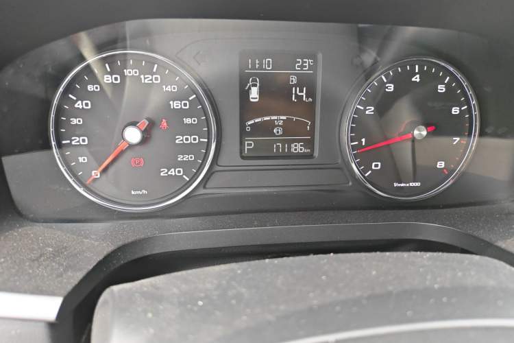 Used Roewe i6 2019 PLUS 1.6L CVT 4G Connected Flagship Deluxe Edition Odometer Close Up