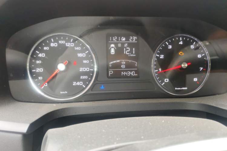 Used Roewe i6 2019 PLUS 1.6L CVT 4G Connected Flagship Deluxe Edition Odometer Close Up