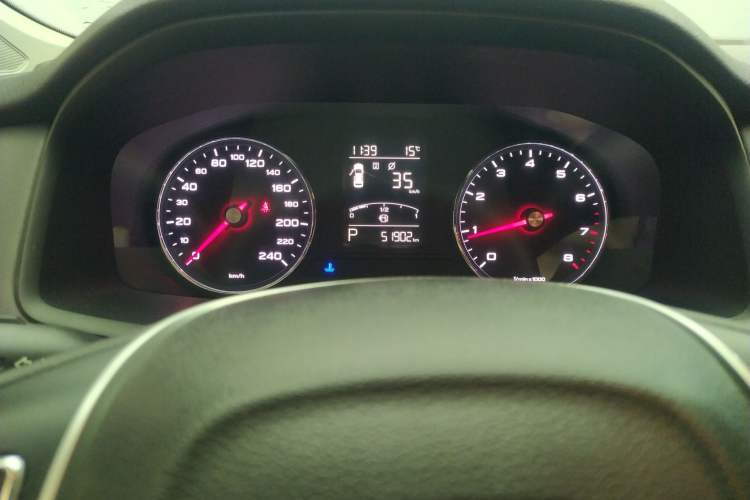 Used Roewe i6 2019 PLUS 1.6L CVT 4G Connected Flagship Deluxe Edition Odometer Close Up