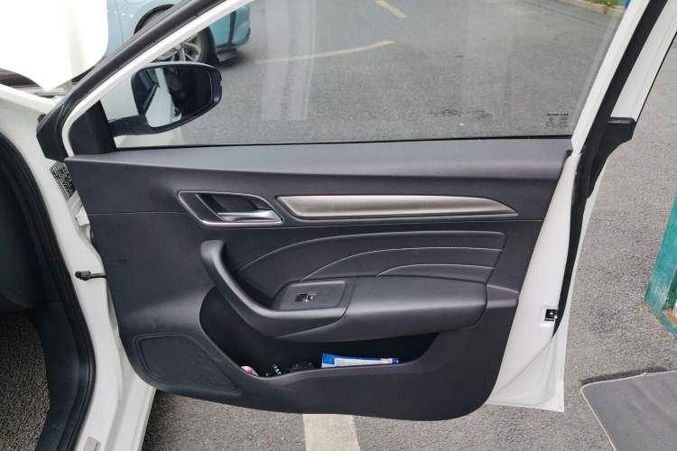 Used Roewe i6 2019 PLUS 20T TST 4G Connected Flagship Superb Edition Right Front Door Interior