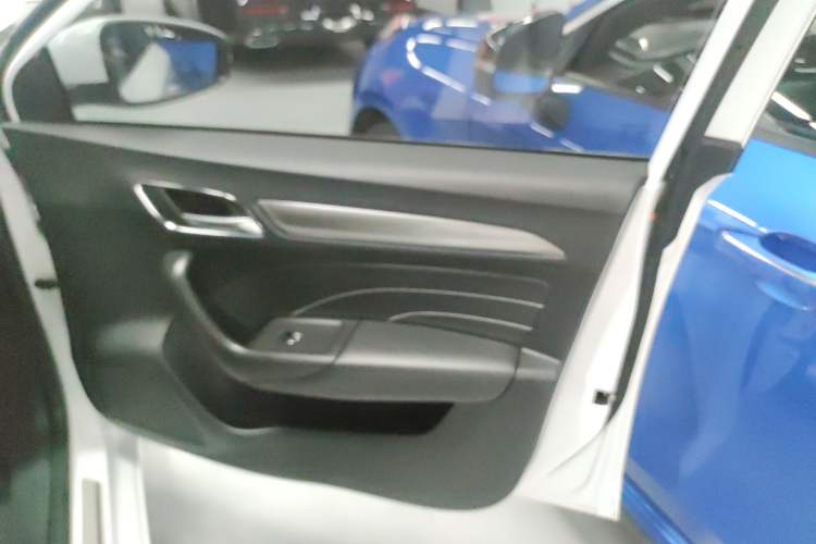 Used Roewe i6 2019 PLUS 1.6L CVT 4G Connected Flagship Deluxe Edition Right Front Door Interior