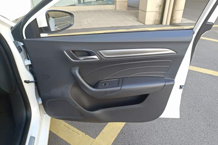 Used Roewe i6 2019 PLUS 20T TST 4G Connected Flagship Superb Edition Right Front Door Interior