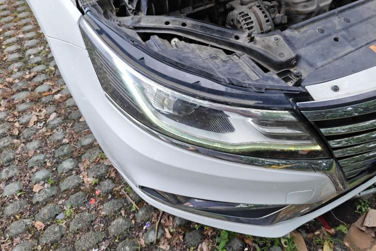 Used Roewe i6 2019 PLUS 1.6L CVT 4G Connected Flagship Deluxe Edition Right Front Headlight