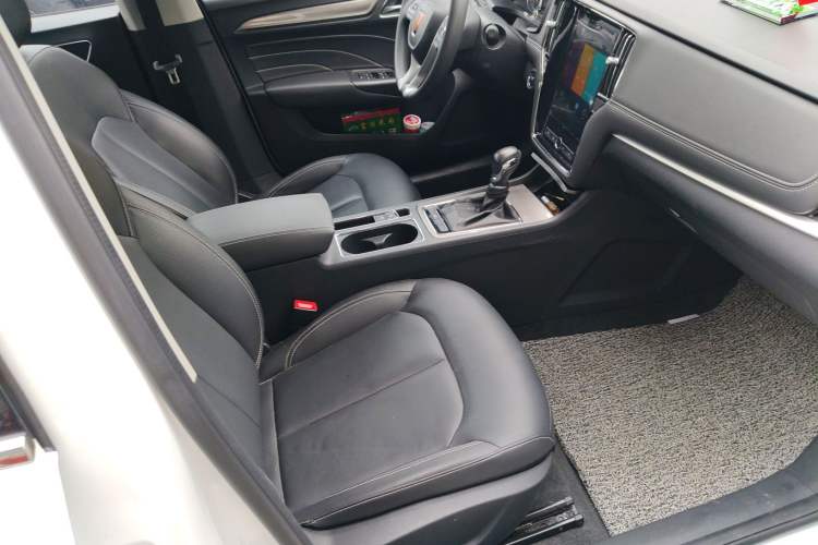Used Roewe i6 2019 PLUS 20T TST 4G Connected Flagship Superb Edition Right Front Seat