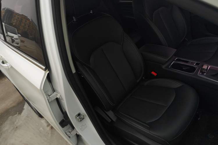 Used Roewe i6 2019 PLUS 20T TST 4G Connected Flagship Superb Edition Right Front Seat