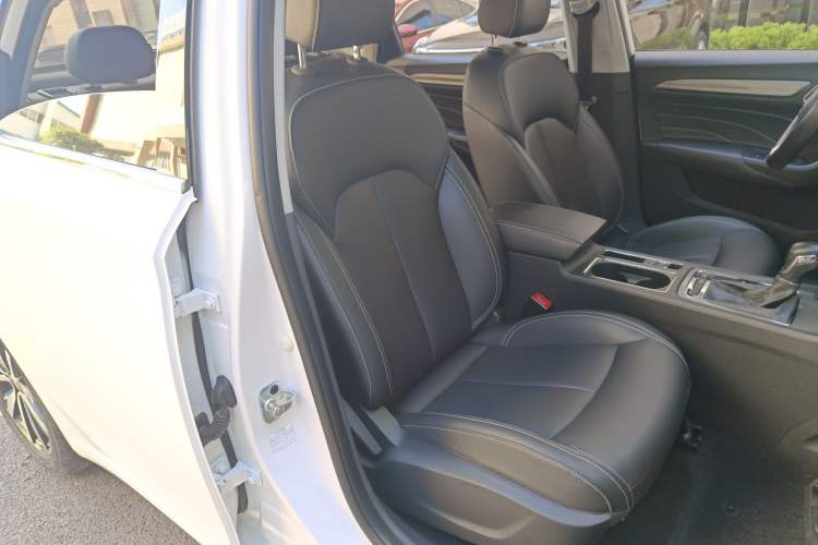 Used Roewe i6 2019 PLUS 20T TST 4G Connected Flagship Superb Edition Right Front Seat