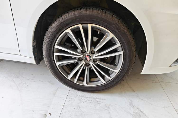 Used Roewe i6 2019 PLUS 1.6L Manual 4G Connect Flagship Deluxe Edition Right Front Wheel Hub