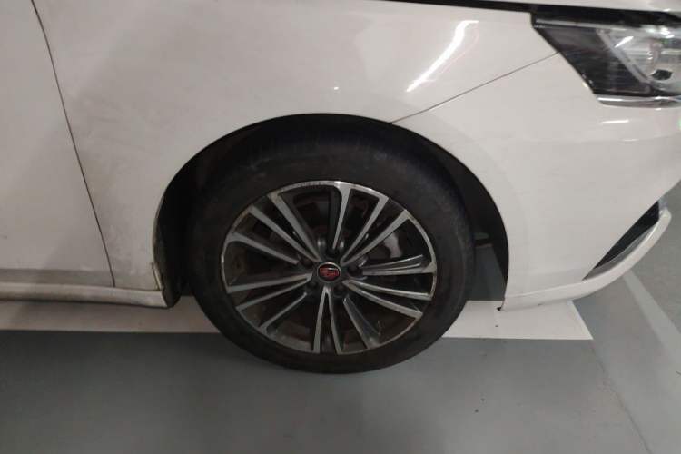 Used Roewe i6 2019 PLUS 20T TST 4G Connected Supreme Amazing Edition Right Front Wheel Hub