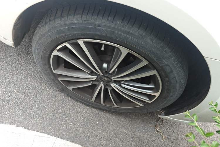 Used Roewe i6 2019 PLUS 1.6L CVT 4G Connected Flagship Deluxe Edition Right Front Wheel Hub