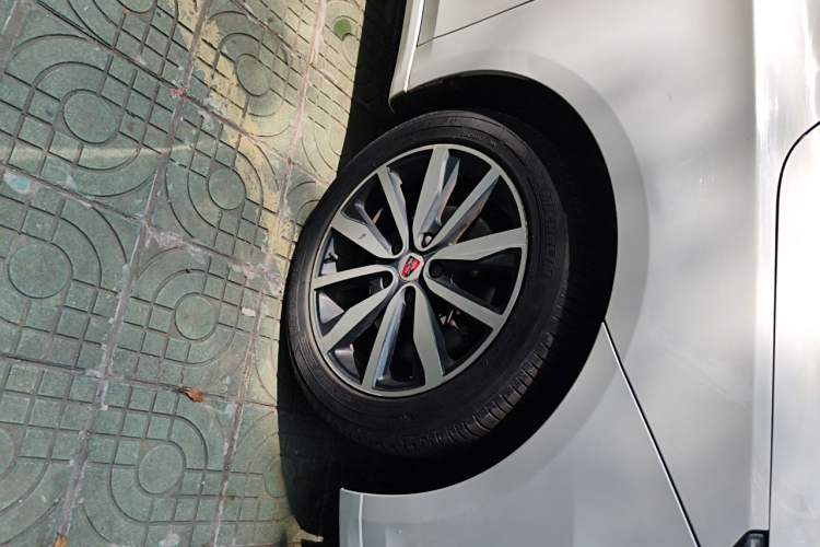 Used Roewe i6 2019 PLUS 20T TST 4G Connected Flagship Superb Edition Right Front Wheel Hub