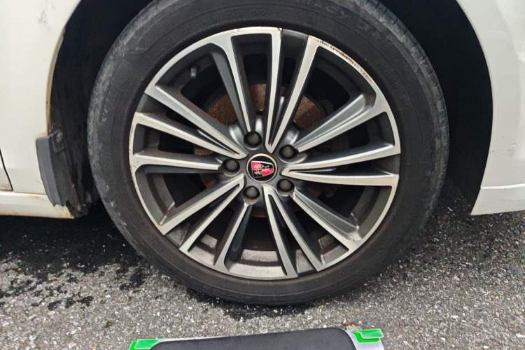 Used Roewe i6 2019 PLUS 1.6L CVT 4G Connected Flagship Deluxe Edition Right Front Wheel Hub