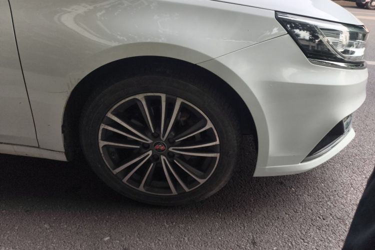 Used Roewe i6 2019 PLUS 20T TST 4G Connected Flagship Superb Edition Right Front Wheel Hub