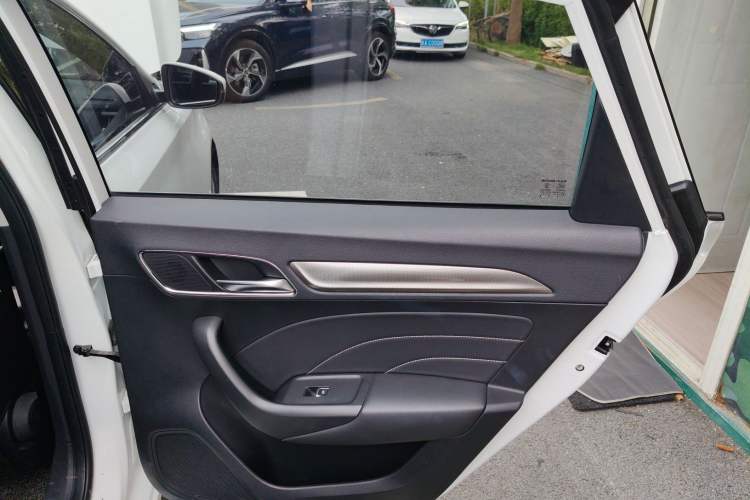 Used Roewe i6 2019 PLUS 20T TST 4G Connected Flagship Superb Edition Right Rear Door Interior