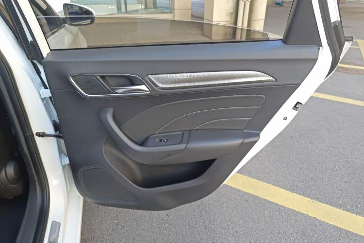 Used Roewe i6 2019 PLUS 20T TST 4G Connected Flagship Superb Edition Right Rear Door Interior