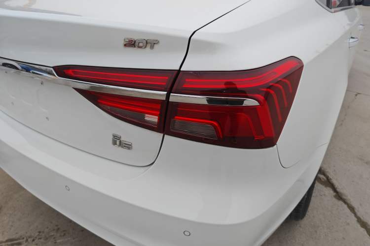 Used Roewe i6 2019 PLUS 20T TST 4G Connected Flagship Superb Edition Right Rear Taillight