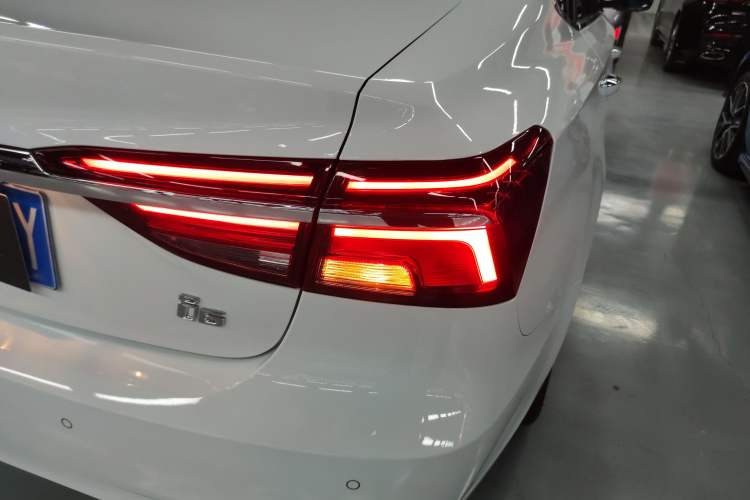 Used Roewe i6 2019 PLUS 1.6L CVT 4G Connected Flagship Deluxe Edition Right Rear Taillight