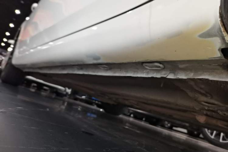 Used Roewe i6 2019 PLUS 1.6L CVT 4G Connected Luxury Deluxe Edition Right Side Sill